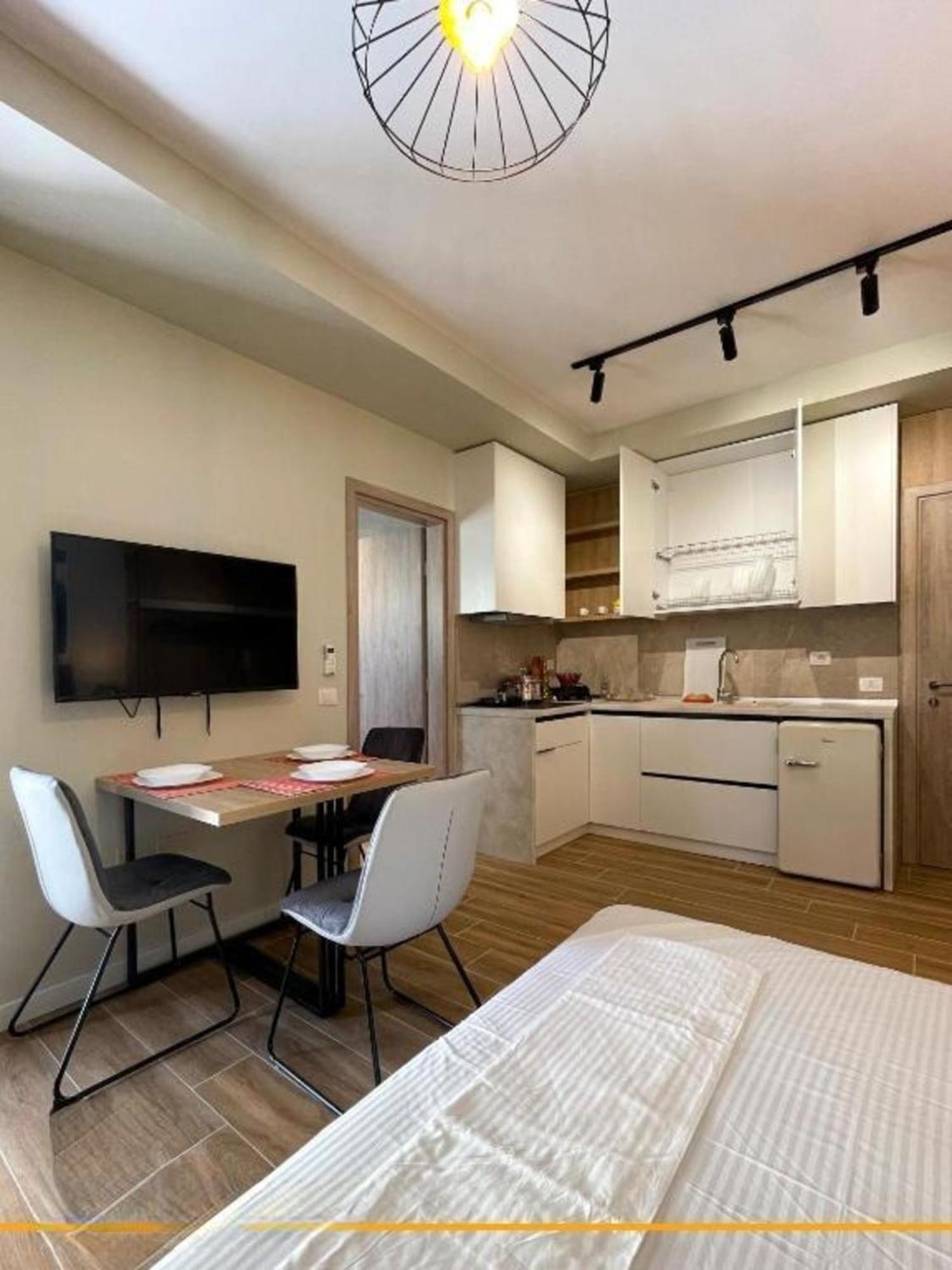 Flori Apartments Саранде Екстериор снимка
